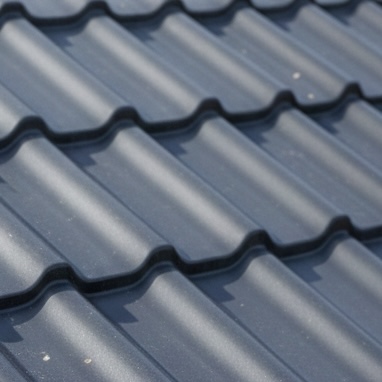 Krytí střech taškami / plechovou krytinou